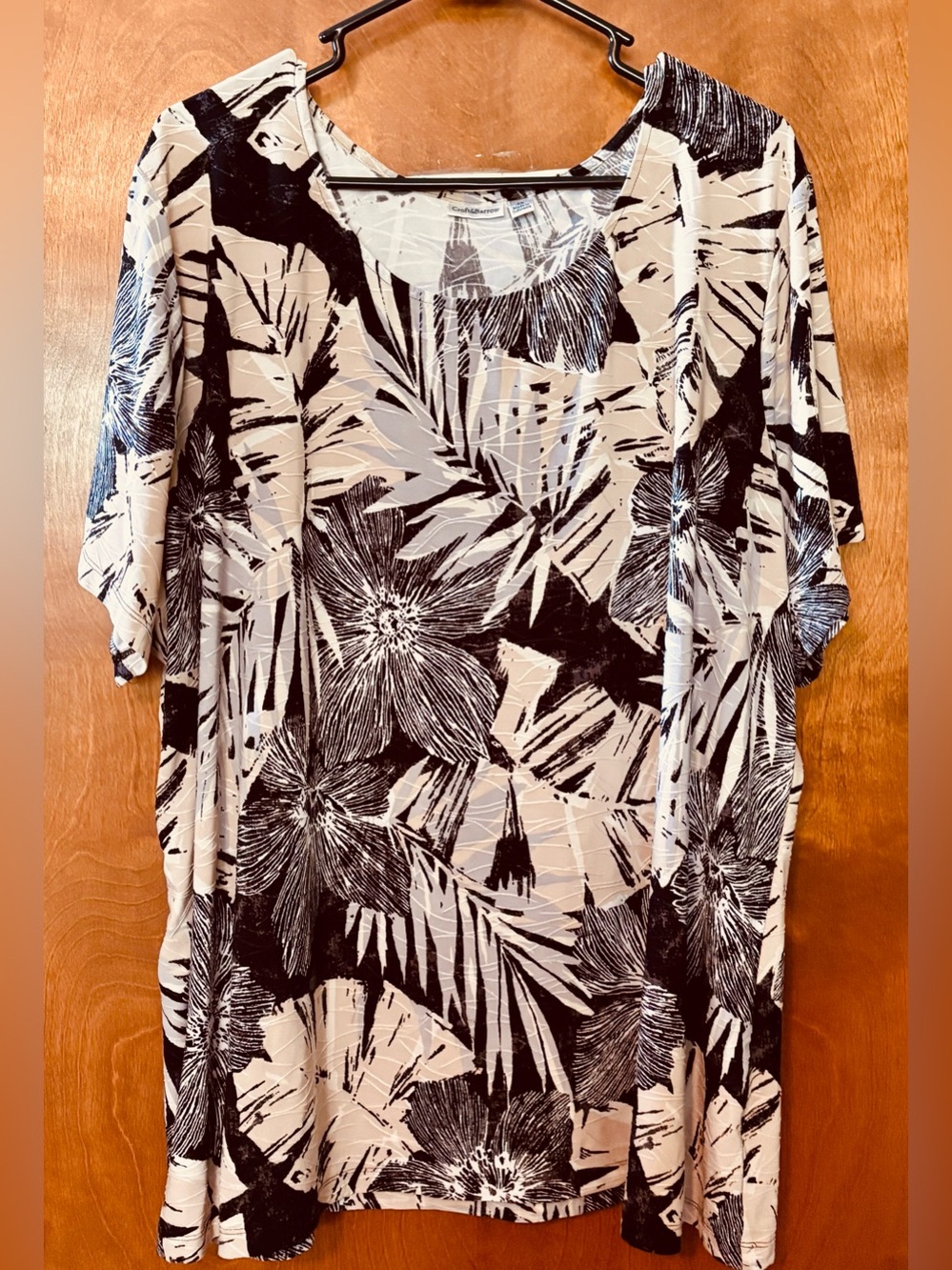 Black & Cream Floral Scoop Neck Tunic